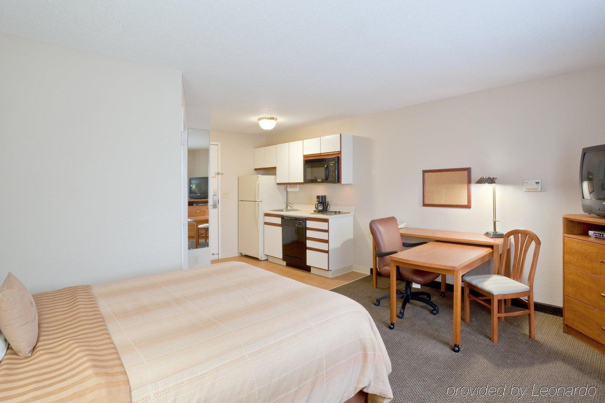 Candlewood Suites - Topeka West, An Ihg Hotel Room photo